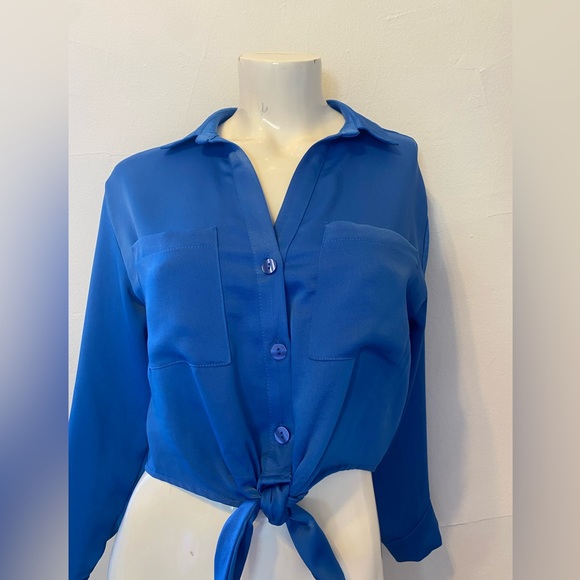Blue cropped button up blouse with tie in front - Picture 2 of 4